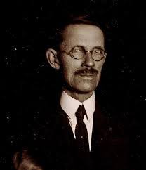 Norm Williamson's Instagram, Twitter & Facebook