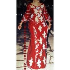 Voir plus d'idées sur le thème mode africaine robe longue, mode africaine robe, mode africaine. Habaya En Bazin Riche 2 Tons Broderie Et Perlage Pagne Travaille Mode Dakaroise Dimancheabamako C African Attire African Print Dress Designs African Clothing