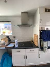 Check out our 15 best kitchen splashback ideas for new zealand homes below and be inspired to two white glass panels provide the splashback for the cooktop in this kitchen perfectly blending 20 captivating kitchen splashback ideas and designs to inspire you home cbf here we will provide a. Splashback Advice Houzz Uk