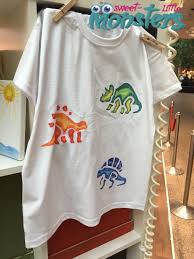 T Shirts Mit Dinoschablonen Bemalen Hemd Events Fur Kinder Shirts Bemalen