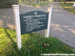 No food, beverages or picnicking are permitted at bayard cutting arboretum, caleb smith state park preserve, caumsett state historic park, connetquot river historic park and planting fields arboretum. Planting Fields Arboretum