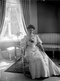 During the early 1900s the crown princess margareta spent her summers at the palace and she is one of the most important figures in the history of sofiero. Pin On Kungligt