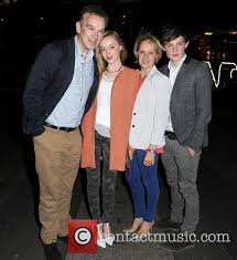 Samuel ve harriet adında iki kardeşi vardır. Sally Dynevor Sally Dynevor And Family 1 Picture Contactmusic Com