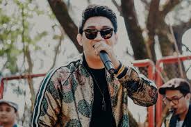 Lagu kemarin dari seventeen ini merupakan lagu ciptaan dari herman dan bisa dikatakan ini lagu ciptaannya yang terakhir sebelum meninggal dunia diterjang . Lirik Dan Chord Lagu Untuk Mencintaimu Seventeen