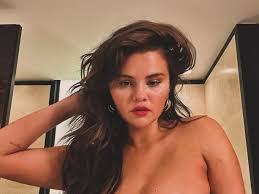 Selena Gomez deletes racy snap after embarrassing wardrobe malfunction -  Mirror Online
