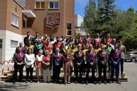El colegio mayor universitario alcalá es un colegio mayor de fundación privada. El Colegio Mayor Alcala De Luto Misioneros Claretianos Provincia De Santiago