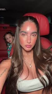 Tara Vida's Instagram, Twitter & Facebook