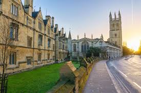 It is also regarded as one of the world's leading academic institutions. Oxford Alles Rund Um Die Beruchtigte Studentenstadt In Uk