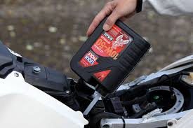 Ölwechsel wann tauscht man besten? Olwechsel Beim Motorrad Das Richtige Ol News Zweirad Motorline Cc