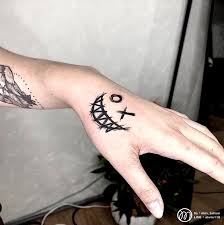 Check Out The Most Amazing And Atractive Hand Tattoo Design For Men Tattoosformen Jovens Tatuados Designs De Tatuagem Tatuagem Masculina Ideias Pequena