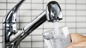 ورؤية الماء في المنام يدل على أنه نجاة من الهلاك والتخلص من الهموم وقضاء الدين، ويدل إعطاء شخص الماء في الحلم للعزباء تفسير حلم شرب الماء للمتزوج في الحلم. Ù„Ù‡Ø°Ø§ Ø§Ù„Ø³Ø¨Ø¨ ØªØ¬Ù†Ø¨ Ø§Ù„Ø¥Ø³Ø±Ø§Ù ÙÙŠ Ø´Ø±Ø¨ Ø§Ù„Ù…Ø§Ø¡ Ù‚Ø¨Ù„ Ø§Ù„Ù†ÙˆÙ… Ù…Ø¨Ø§Ø´Ø±Ø© ØµØ­Ø© Ù…Ø¹Ù„ÙˆÙ…Ø§Øª Ù„Ø§ Ø¨Ø¯ Ù…Ù†Ù‡Ø§ Ù„ØµØ­Ø© Ø£ÙØ¶Ù„ Dw 13 11 2020
