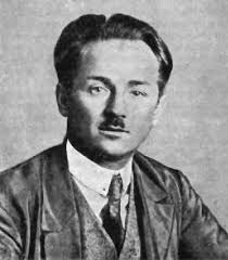 drittmissorsi "Meta l-produzzjoni kapitalista ma ġġibx biżżejjed qligħ,  il-kapitalista juża kull mezz biex iħares lilu nnifsu mit-telf. Huwa jitfa'  lill-ħaddiema bla ħniena fit-triq. Jgħolli l-għoli tal-ħajja. Iwaqqa'  s-salarji, u għal dan il-għan