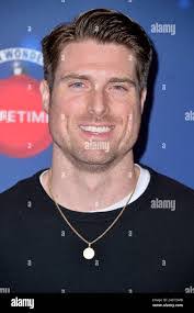 Jonathan Rosner's Instagram, Twitter & Facebook