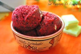 Glace Aux Fruits Rouges Et Eclats De Chocolat Blanc Et Sans Sorbetiere Cuisinons En Couleurs Recette Glace Recette Sorbet Recettes De Cuisine