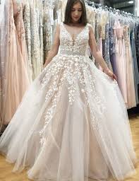 Großverkauf brautkleid mit v ausschnitt aus china brautkleid mit v ausschnitt großhändler über großverkauf, großverkauf und mehr bei alibaba.com. A Linie V Ausschnitt Lang Champagner Tull Hochzeitskleid Mit Strasssteinen Applikationen V Rucken Dresstells Com