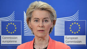 A könnyeit nyelte Király Viktor, az édesapjáról kellett beszélnie