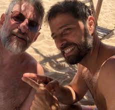 Ese mismo día, en el programa de mariano grondona (hora clave), novaresio tuvo un pensamiento diferente al del conductor sobre la extracción de sangre a los supuestos hijos/nietos de desaparecidos de ernestina herrera de noble en una causa judicial que investigaba su identidad. Las Vacaciones Romanticas De Luis Novaresio Y Su Pareja Braulio Bauab Infobae