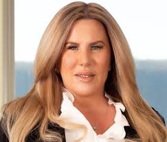 Claudia Pollack's Instagram, Twitter & Facebook