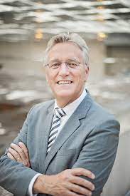 Het is permanent balanceren op een slap koord van taken en verantwoordelijkheden. Burgemeester Van Eindhoven John Jorritsma Als Missieleider Van De Creatieve Industrie Naar Sxsw