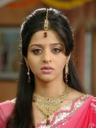 HQ Wallpapers and Photos: Beautiful Photos of Vedika in Saree