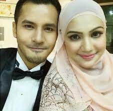 Why did you choose to do business in the field of cosmetics instead other field of business? Setelah 4 Hari Rumahtangga Dikatakan Bergolak Inilah Foto Terbaru Dato Aliff Syukri Bersama Isterinya Di Sebuah Restoran Yang Benar Benar Mengejutkan Laman Gosip Dan Informasi Terkini