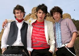 Aceasta este o melodie ne lansata de jonas brothers care a aparut anul trecut. The Jonas Brothers Reportedly Planning A Big Reunion That Includes New Music And A Documentary Daily Mail Online