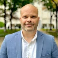 12900+ "Chris &" profiles