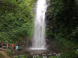 Harga tiket masuk ke curug cimahi/air terjun pelangi/ the rainbaw waterfall adalah rp.15.000/orang harga tiket masuk dan parkir ke tempat wisata air terjun curug cinulang saat ini adalah rp.5.000/orang 14 harga tiket masuk gunung tangkuban perahu 2021. 10 Wisata Air Terjun Yang Harus Dikunjungi Di Mojokerto Segar Banget