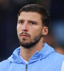 Ruben Dias loves his routine! 💆‍♂️ (🎥 Manchester City)