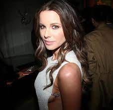 In truth, the imperious jafar held passionate disdain for the sultan. Schauspielerin Kate Beckinsale Komische Britin Mit Biss Welt