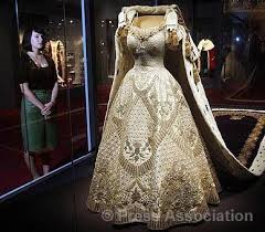 Queen Elizabeth S Coronation Gown And Robe Royal Fashion Fashion Queen Elizabeth