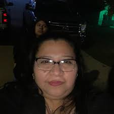 Elsy Villatoro's Instagram, Twitter & Facebook