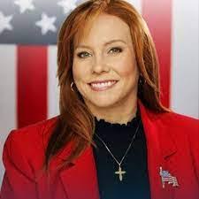 Ellen Satterfield's Instagram, Twitter & Facebook