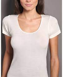 Apparu au début du xxe siècle, en 1904, il fut commercialisé, à l'origine pour les célibataires ne sachant pas coudre ou remplacer un bouton. Moretta Wool Silk Undershirt