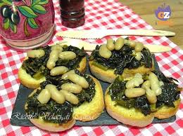 Il cavolo nero è una verdura invernale dalle molteplici proprietà: Crostini Con Cavolo Nero E Fagioli Cannellini Ricette Cavolo Nero Idee Alimentari