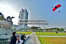 Antara tempat paling menarik yang selalu dikunjungi pelancong ialah the sky walk. Sibu International Base Jump 2018 Pada 20 23 September Utusan Borneo Online