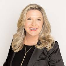 Cindy Kraus's Instagram, Twitter & Facebook