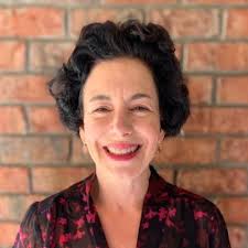 Elizabeth Caswell's Instagram, Twitter & Facebook