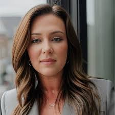 Laura Trussell's Instagram, Twitter & Facebook