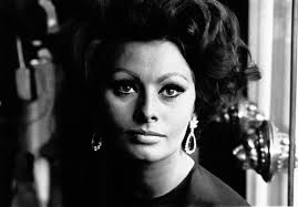 Iconic sophia loren cat eye make up look from arabesque. How To Recreate Sophia Loren S Cat Eye Makeup As Spotted On Olivia Wilde At The Critics Choice Awards Vogue Paris