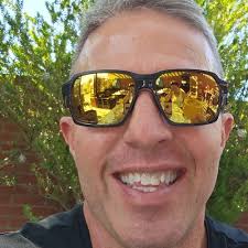 Expert reviews of Oakley PARLAY