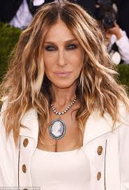 Find out sarah jessica parker's age and many other celebrity ages here at how old is that celebrity? Sarah Jessica Parker Hits Out At Blogger Who Mocked Met Gala Outfit Sarah Jessica Parker Hair Sjp Hair Hair