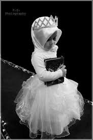 Mashallah Such A Cutie But I Can T Help But Think That If Toddlers And Tiaras Ever Came To The Middle East This I Hijab Kids Little Princess Beautiful Hijab