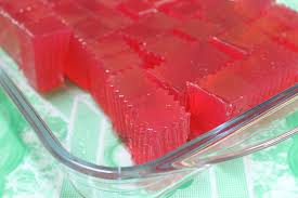 Makanan yang terbuat dari rumput laut ini sangat terkenal dan banyak orang menyukainya. Agar Agar Sirap Ros Azie Kitchen