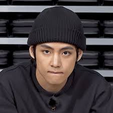 Beanies do look cool in 90s rap videos.nas, rakim and tupac looked cool in beanies. Thread By Fiowerv Taehyung Wearing Beanies A Well Needed Thread The Glasses Beanie Combo