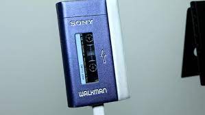Enjoy music, videos, games and apps with walkman® mp3 and mp4 players. 40 Jahre Sony Walkman Retro Mp3 Player Spielt Tapes Hands On