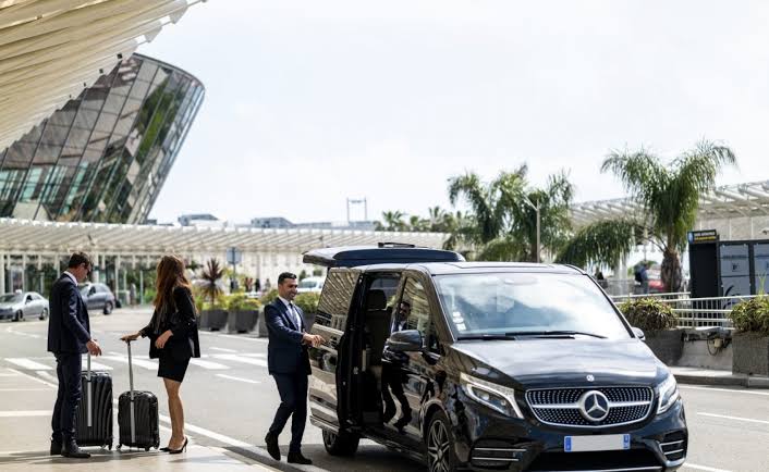 Are Airport Taxis Still the Most Reliable Ground Transport? | EZ Airport  Shuttle
