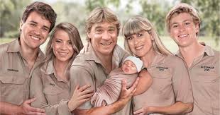 Bindi irwin shared a sweet family photo of her late dad, steve, holding her baby in honor of mother's day. Bindi Irwin Shares Illustrated Family Portrait With Dad Steve Irwin Holding Her Baby Search By Muzli