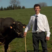 Elle intervient également régulièrement dans l'émission l'amour vu du pré, dans laquelle elle commente les épisodes en cours de diffusion. Luc L Amour Est Dans Le Pre Accueil Facebook