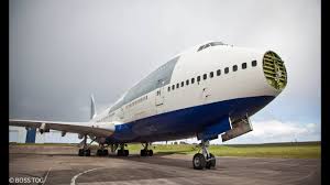 A look around an old disused boeing 747, judging by the build she's an early 1990s bird. Abandoned Boeing 747 Airplane Dumped Disused Plane Urban Explore Graveyard Aviation Salvage Youtube